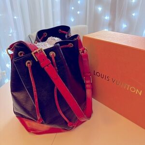 💯 Authentic Louis Vuitton Black with red accents Noe